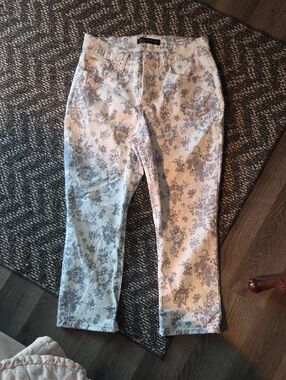 Lee Women's Straight Leg Floral Jeans in White and Light Gray